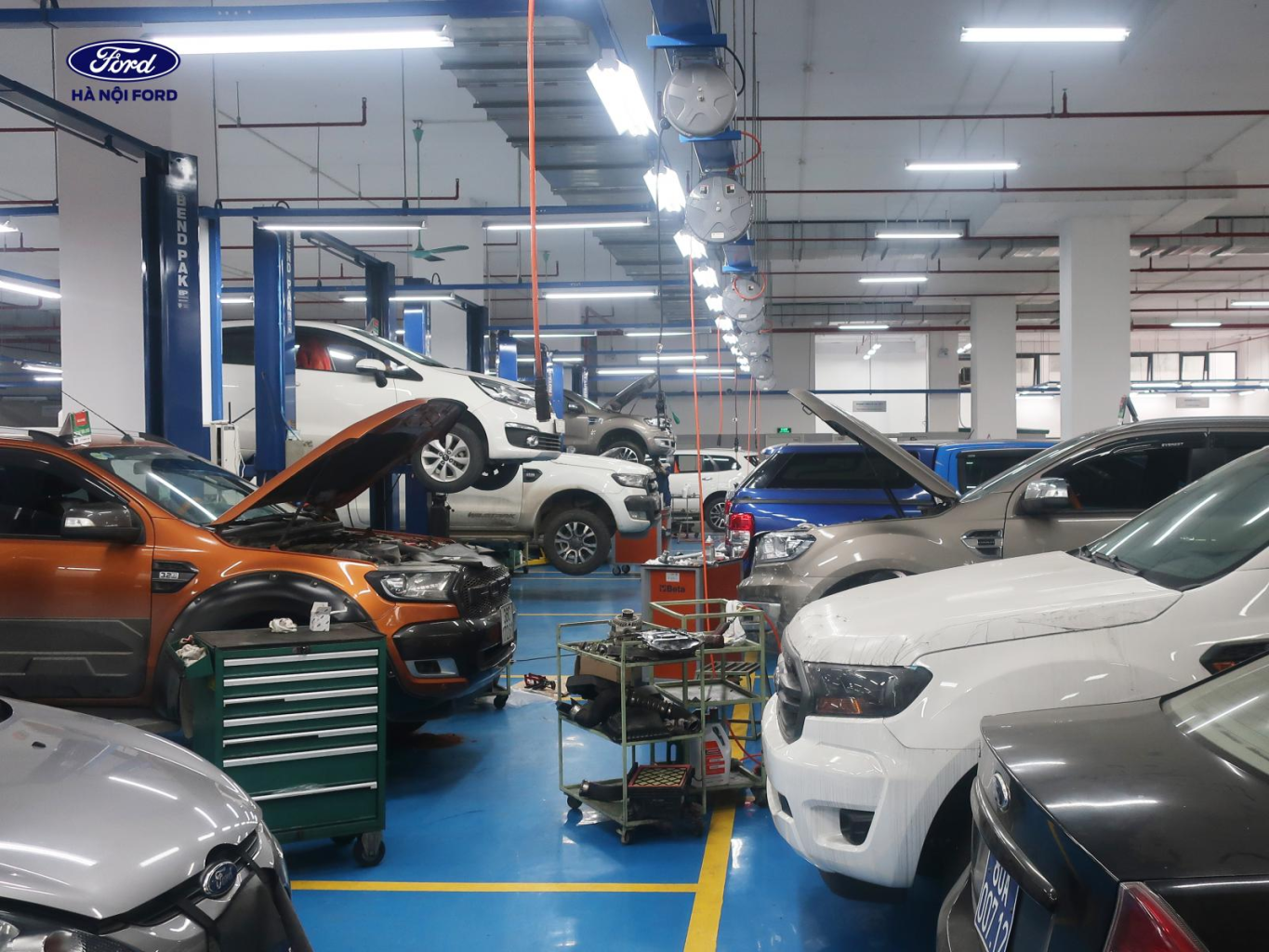 xuong-dich-vu-cua-ha-noi-ford-van-hanh-theo-3-buoc