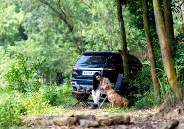 Cắm trại với Ford Everest khi mang theo thú cưng