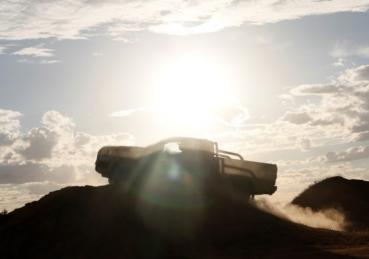 KHÁM PHÁ RANGER THẾ HỆ MỚI DƯỚI LỚP ÁO NGUỴ TRANG