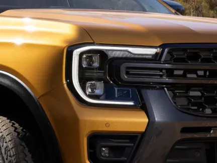 Bộ đèn pha LED hình chữ C